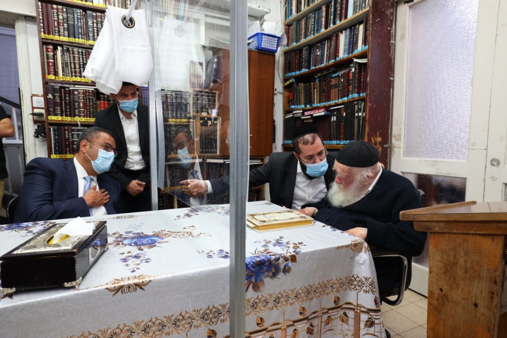 לקראת ראש השנה: רה"ע ירושלים משה לאון נכנס להתברך ממרן שר התורה