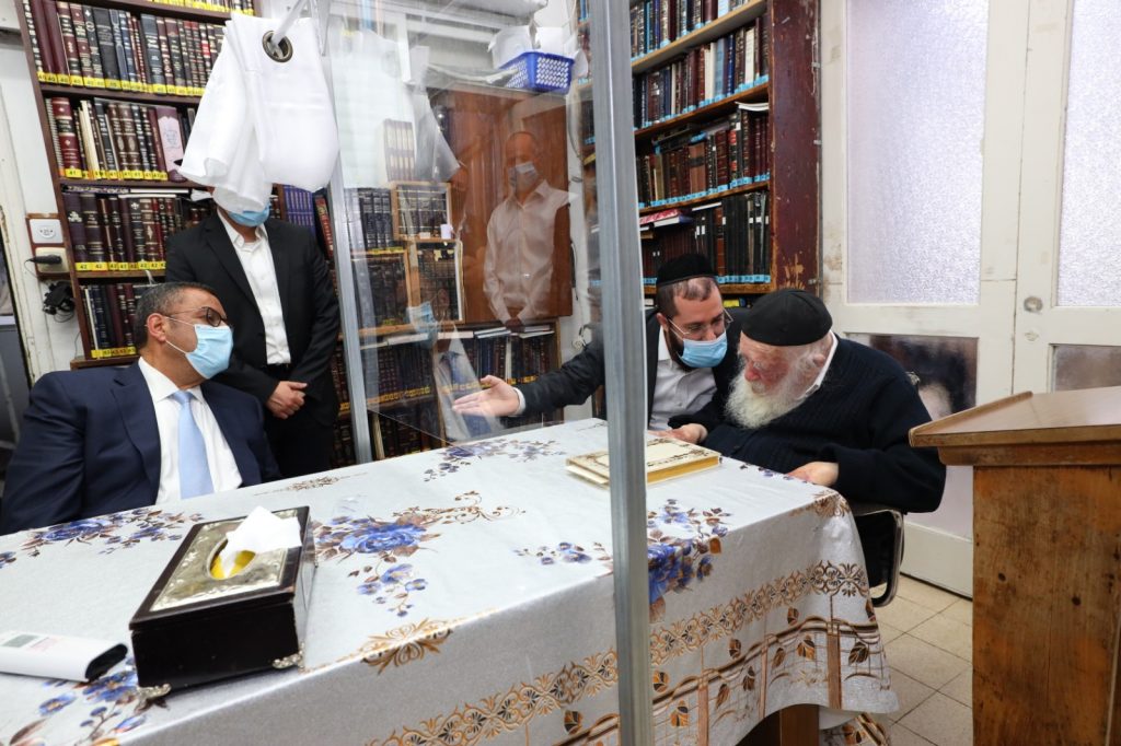 לקראת ראש השנה: רה"ע ירושלים משה לאון נכנס להתברך ממרן שר התורה