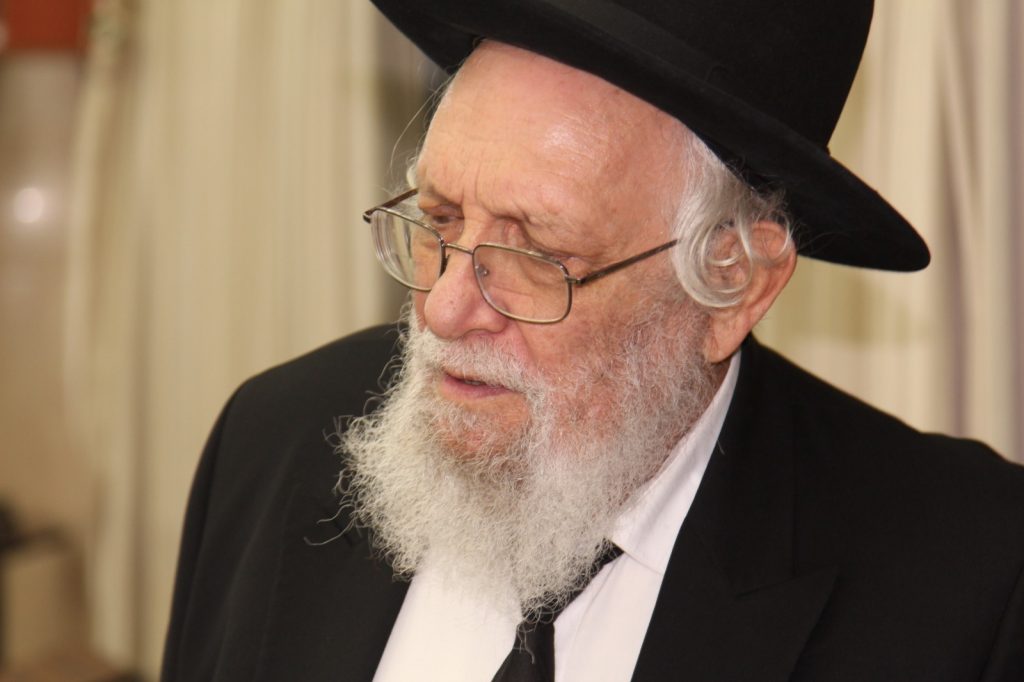 צפו: ראש ישיבת נחלת הלויים הגרי"מ וייס בין הקפסולות