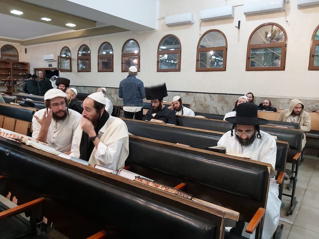 תיעוד: הריקודים עם צאת החג באומן