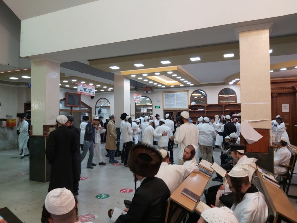 תיעוד: הריקודים עם צאת החג באומן