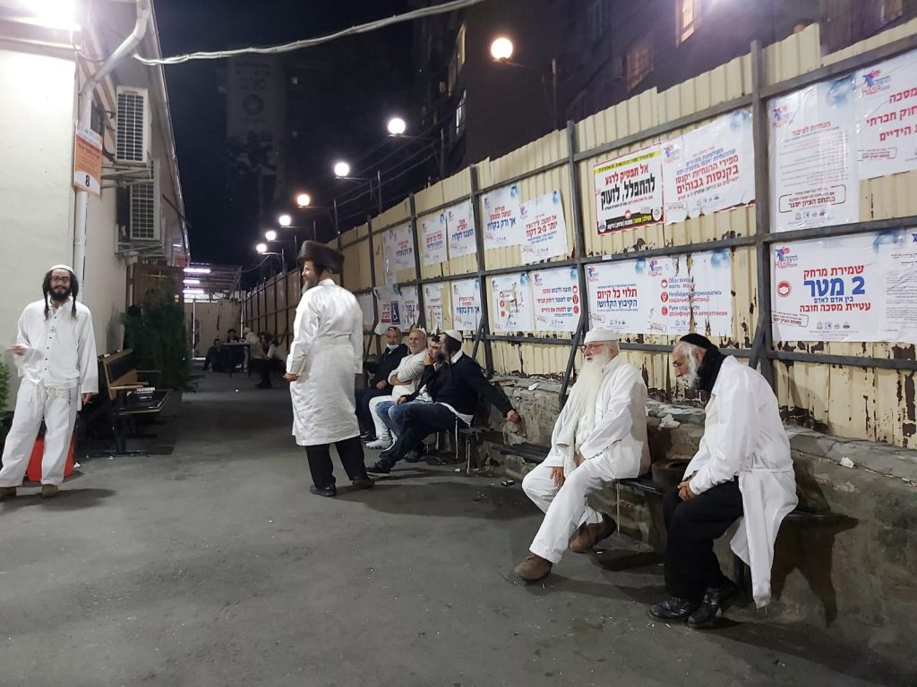 תיעוד: הריקודים עם צאת החג באומן