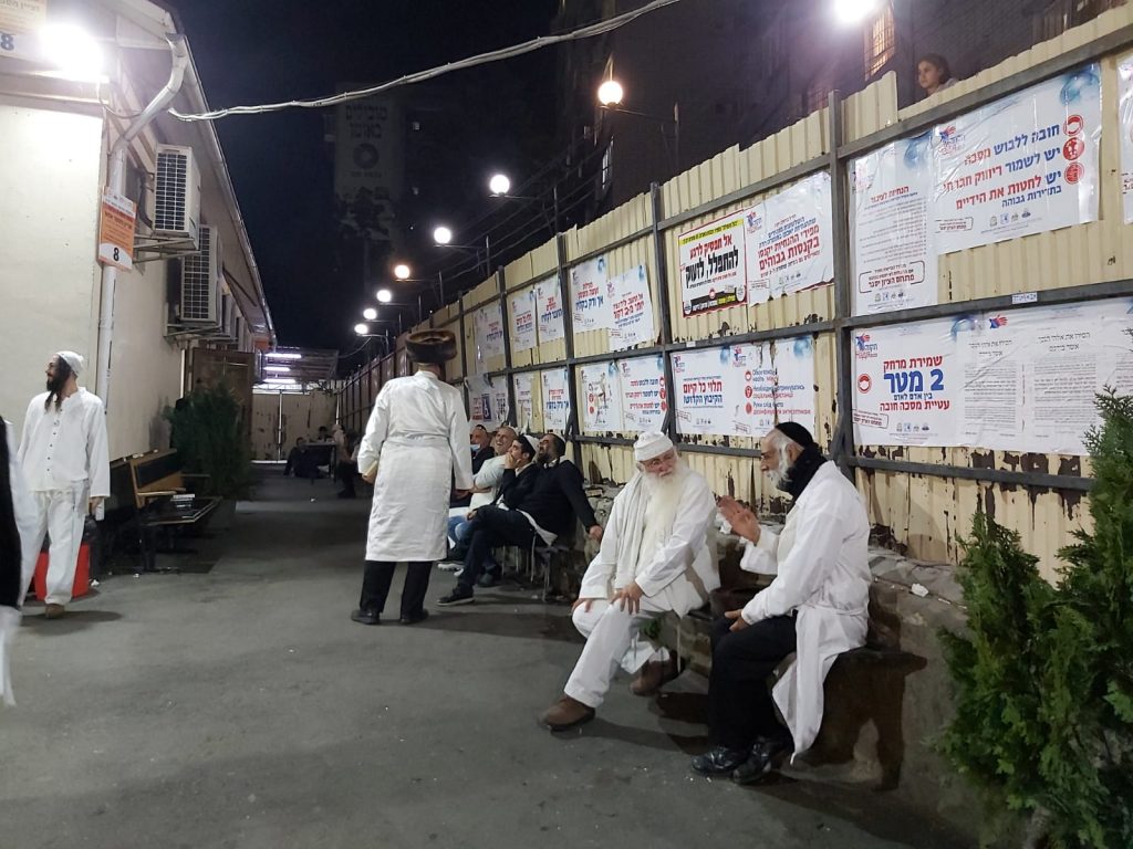 תיעוד: הריקודים עם צאת החג באומן