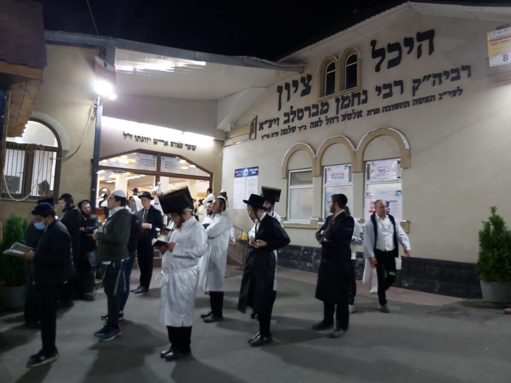 תיעוד: הריקודים עם צאת החג באומן