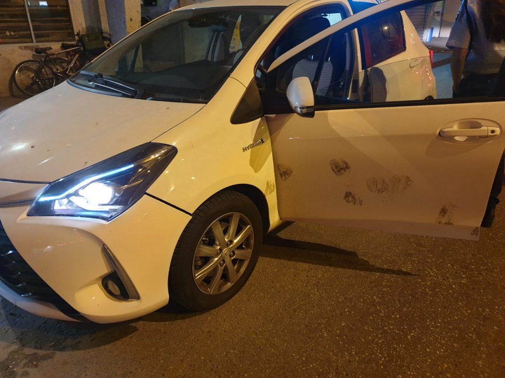 המשטרה: מפגינים בבני ברק רגמו ניידת בה נהגה קצינת משטרה