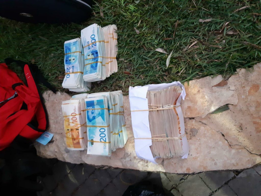 תיעוד: 3.5 מיליון ש"ח במזומן בבית מגורים