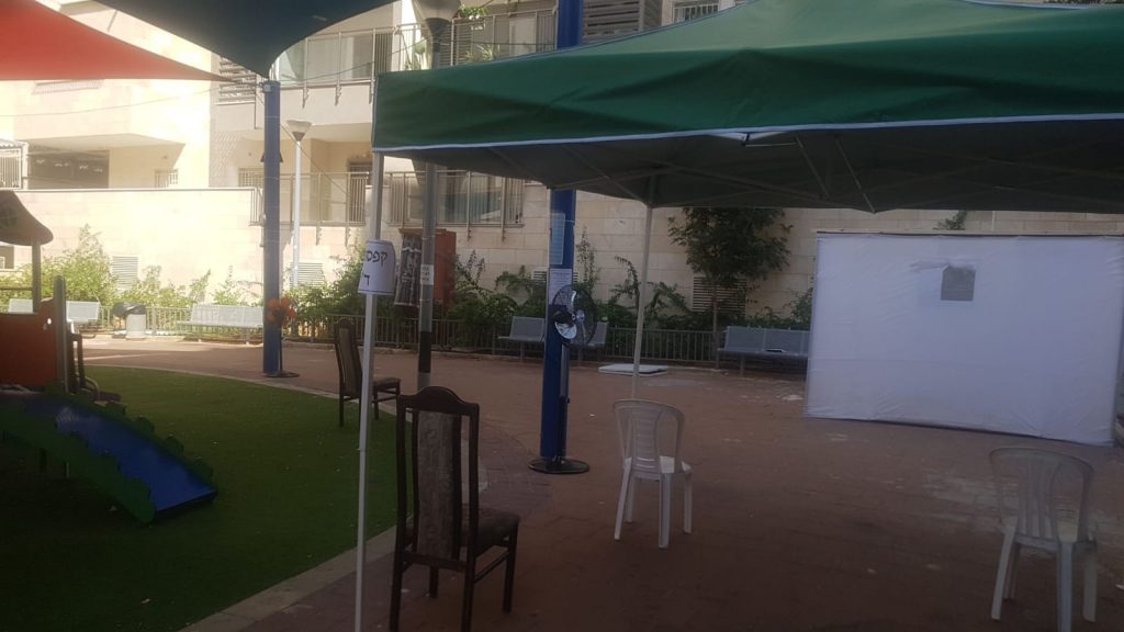 תיעוד: יום כיפור בחצרות ובגינות העיר בני ברק