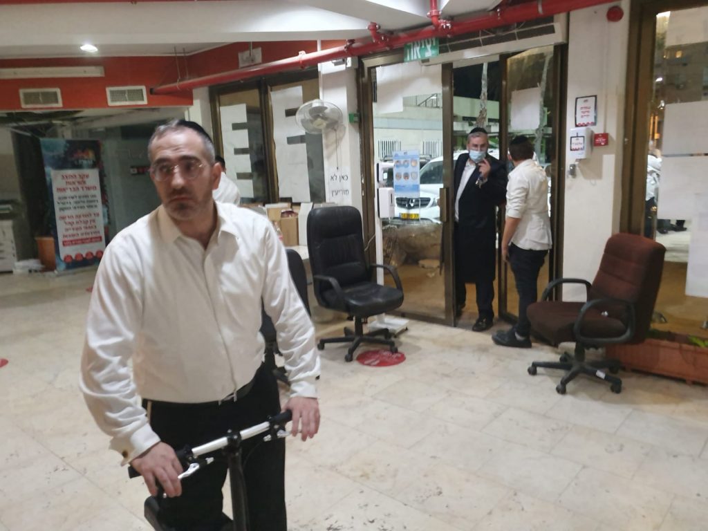 תיעוד: יום כיפור בחצרות ובגינות העיר בני ברק