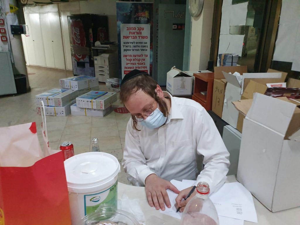 תיעוד: יום כיפור בחצרות ובגינות העיר בני ברק