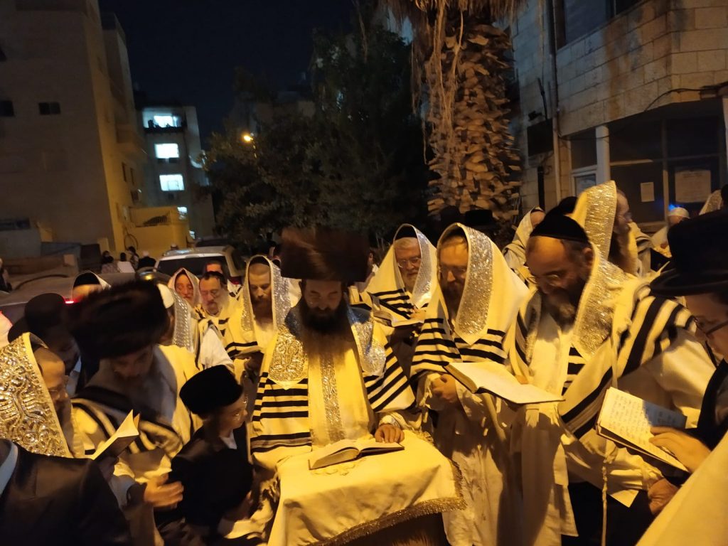 גלריה: הרבי מסאדיגורה ירושלים בהבדלה וקידוש לבנה