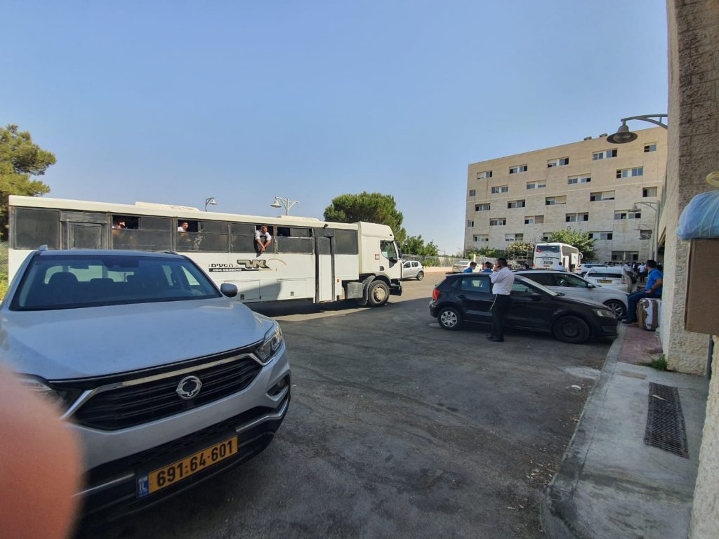 משבר בין רוני נומה לחרדים: עשרת אלפים בני ישיבות לא נבדקו ושוחררו