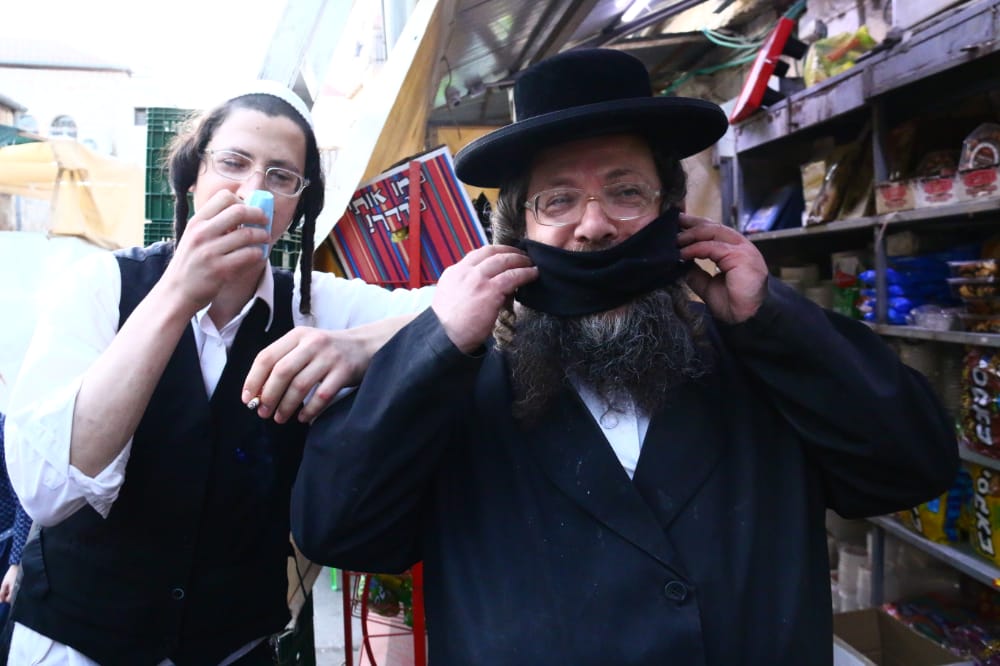 מסכה מענפי הלולב כבר ראיתם? גלריה ממאה שערים