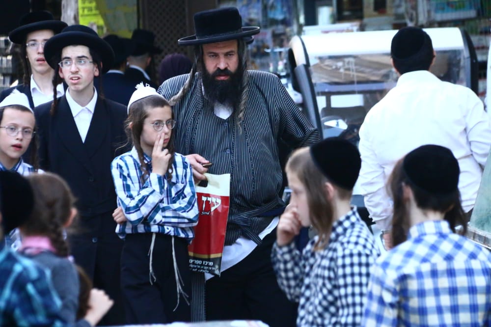 מסכה מענפי הלולב כבר ראיתם? גלריה ממאה שערים