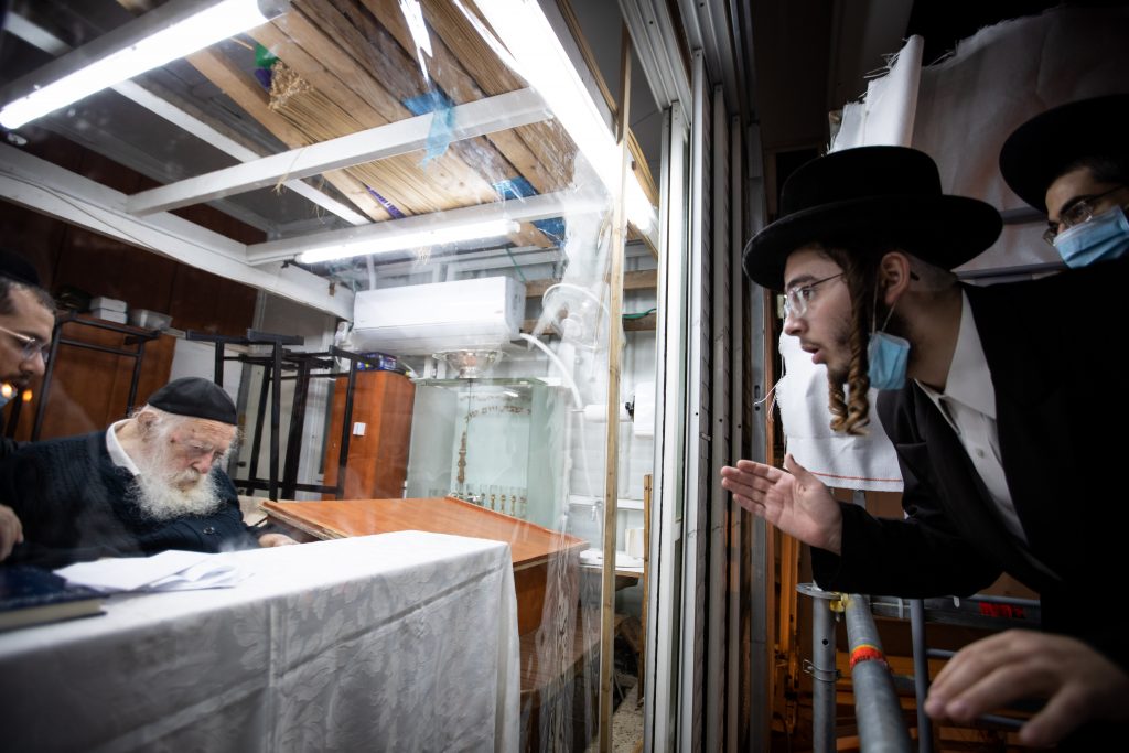 גלריה: הצצה לביתו של שר התורה הגר"ח קנייבסקי