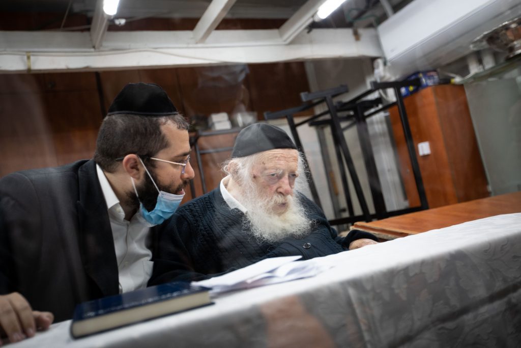 גלריה: הצצה לביתו של שר התורה הגר"ח קנייבסקי
