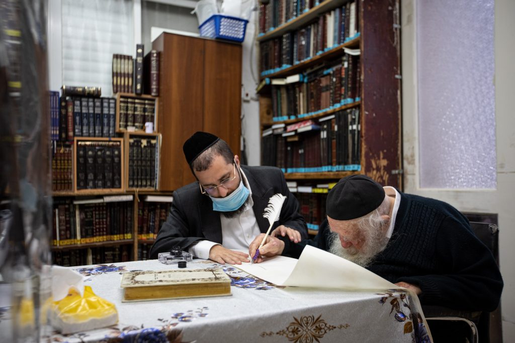 גלריה: הצצה לביתו של שר התורה הגר"ח קנייבסקי