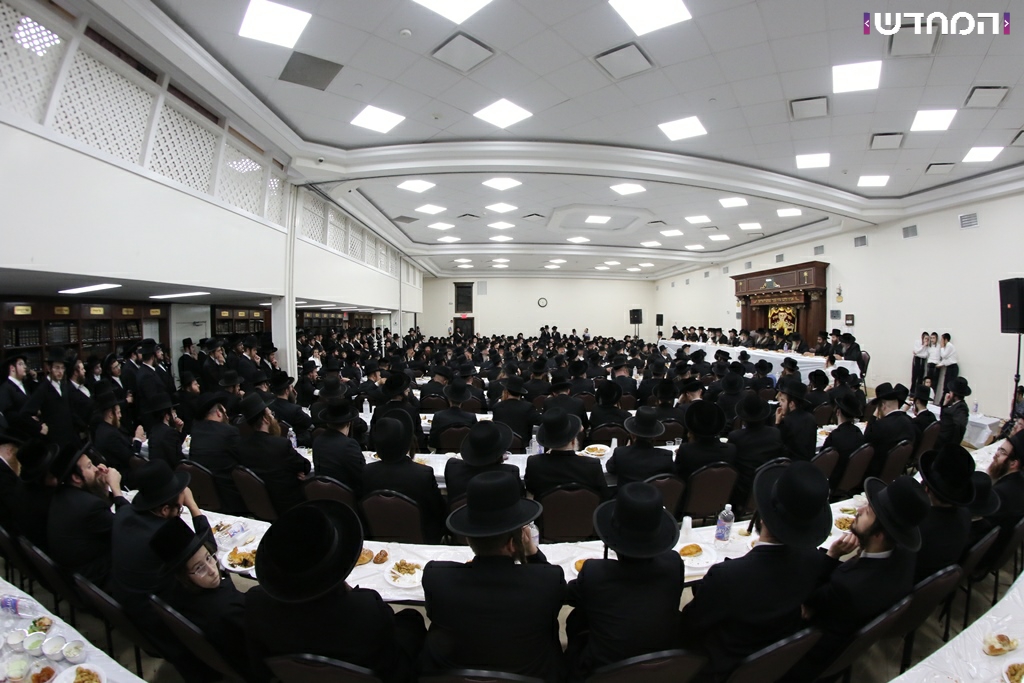 האדמו"ר מסאטמר בסעודת היארציט של בעל היטב לב זי"ע