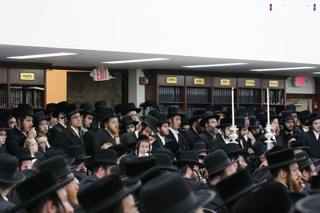 האדמו"ר מסאטמר בסעודת היארציט של בעל היטב לב זי"ע