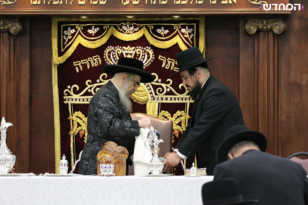 האדמו"ר מסאטמר בסעודת היארציט של בעל היטב לב זי"ע