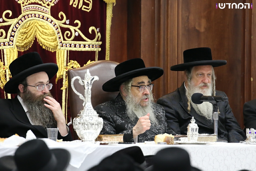 האדמו"ר מסאטמר בסעודת היארציט של בעל היטב לב זי"ע