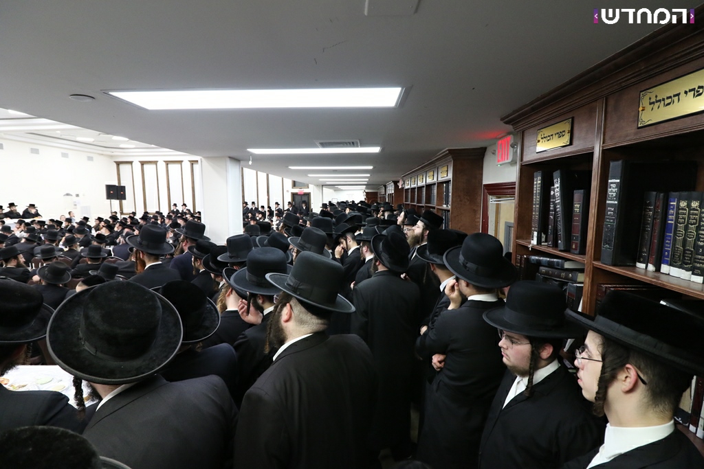 האדמו"ר מסאטמר בסעודת היארציט של בעל היטב לב זי"ע