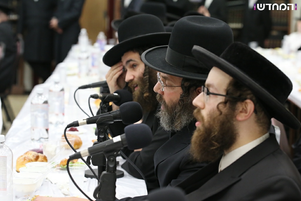 האדמו"ר מסאטמר בסעודת היארציט של בעל היטב לב זי"ע