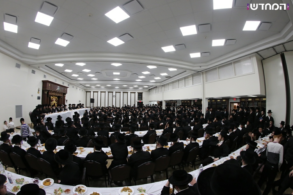 האדמו"ר מסאטמר בסעודת היארציט של בעל היטב לב זי"ע