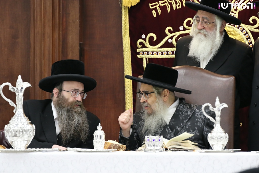 האדמו"ר מסאטמר בסעודת היארציט של בעל היטב לב זי"ע