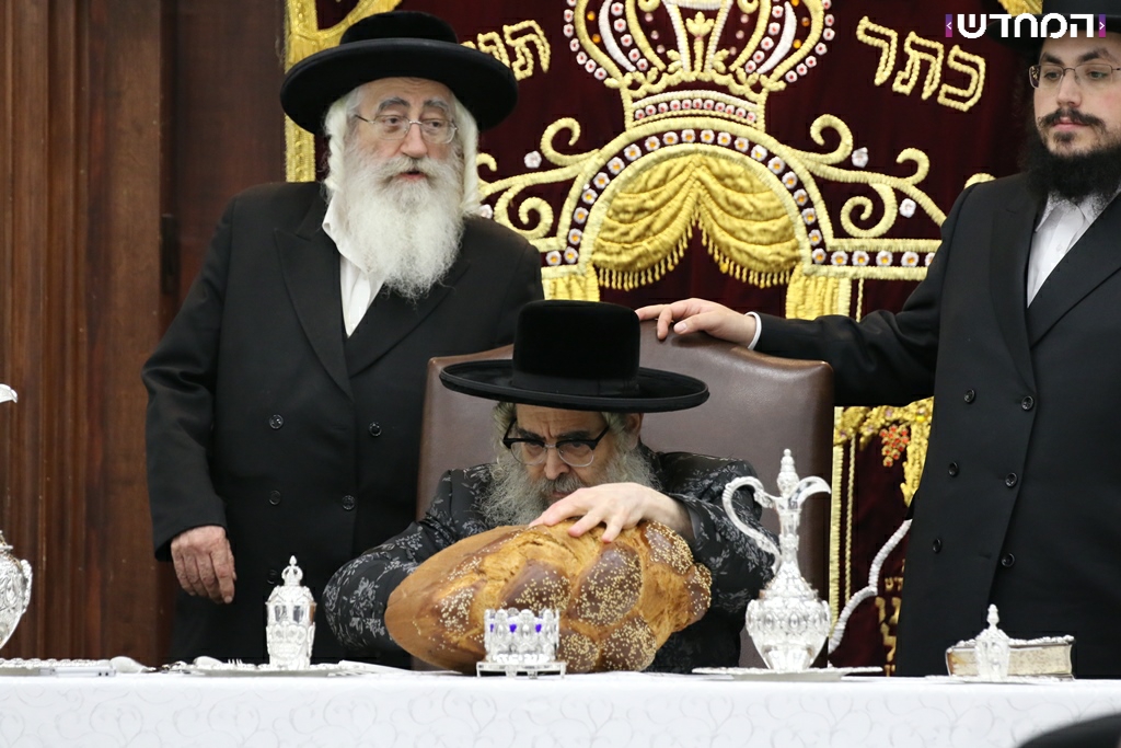 האדמו"ר מסאטמר בסעודת היארציט של בעל היטב לב זי"ע