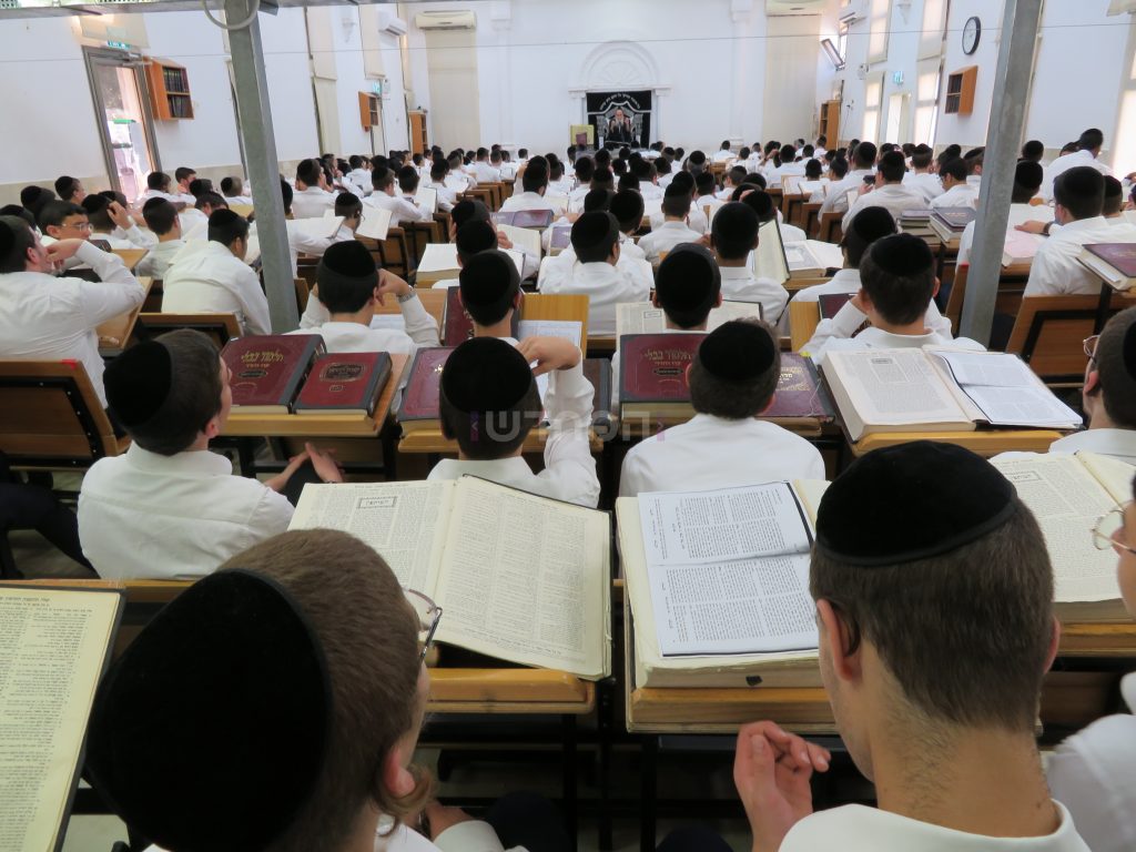 צפו: בית המדרש מלא מפה לפה - ללא מסכות ומחיצות מיותרות צפו: בית המדרש מלא מפה לפה - ללא מסכות ומחיצות מיותרות