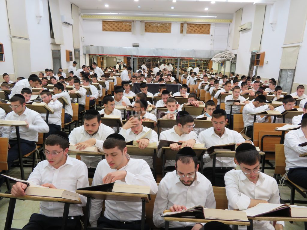 צפו: בית המדרש מלא מפה לפה - ללא מסכות ומחיצות מיותרות צפו: בית המדרש מלא מפה לפה - ללא מסכות ומחיצות מיותרות