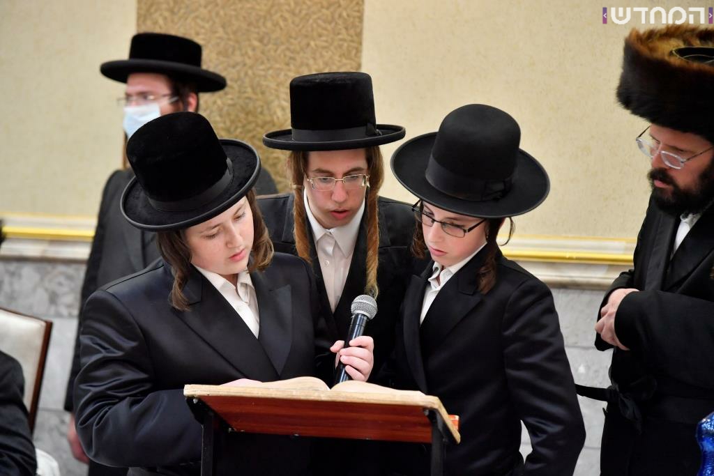 גלריה: שמחת הכנסת ספר תורה לישיבת קרעטשינף באלעד גלריה: שמחת הכנסת ספר תורה לישיבת קרעטשינף באלעד