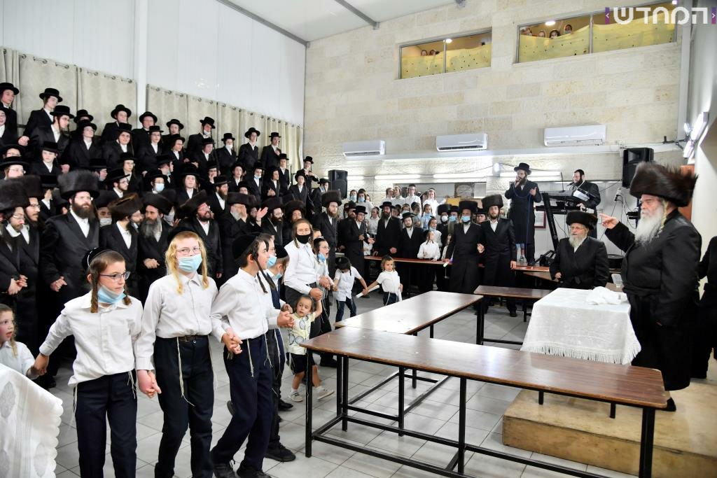 גלריה: שמחת הכנסת ספר תורה לישיבת קרעטשינף באלעד גלריה: שמחת הכנסת ספר תורה לישיבת קרעטשינף באלעד