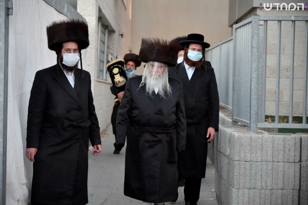 גלריה: שמחת הכנסת ספר תורה לישיבת קרעטשינף באלעד גלריה: שמחת הכנסת ספר תורה לישיבת קרעטשינף באלעד