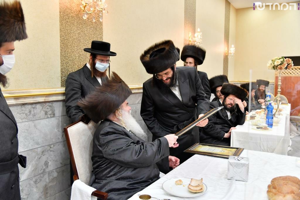 גלריה: שמחת הכנסת ספר תורה לישיבת קרעטשינף באלעד גלריה: שמחת הכנסת ספר תורה לישיבת קרעטשינף באלעד