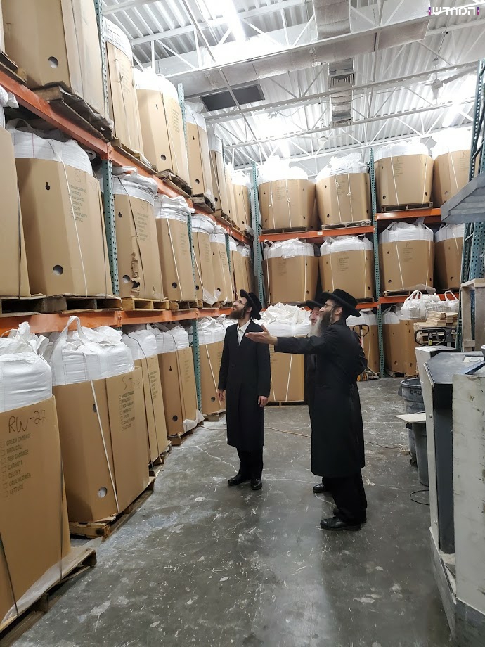 האדמו"ר מסאטמר בבדיקת החטים והמטחנות לקראת חג הפסח תשפ"א • גלריה