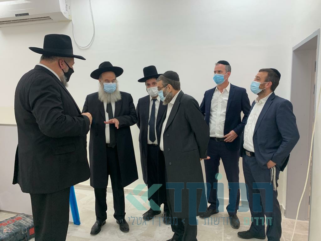 ח"כ משה גפני סייר ב'בית הספר מרכז' בבני ברק