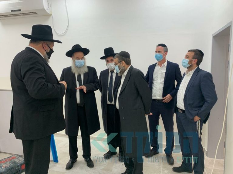ח"כ משה גפני סייר ב'בית הספר מרכז' בבני ברק