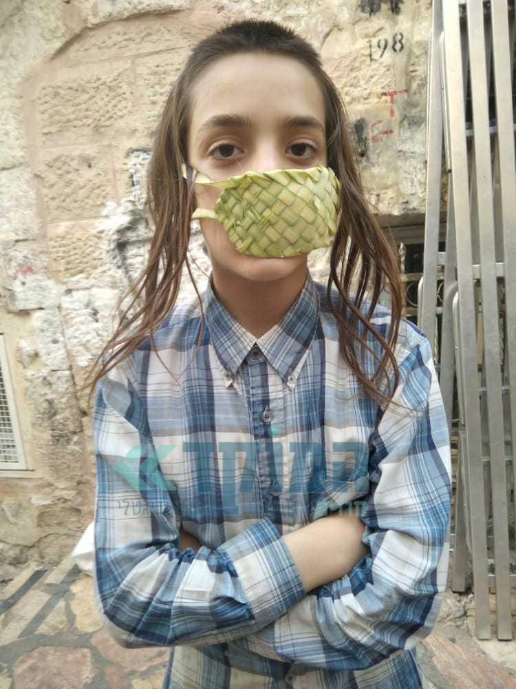 מסכה מענפי הלולב כבר ראיתם? גלריה ממאה שערים