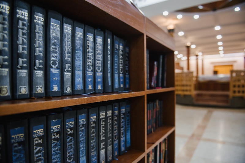 בירת רוסיה: מנייני קפסולות, תשליך, התרת נדרים ומוצאי החג