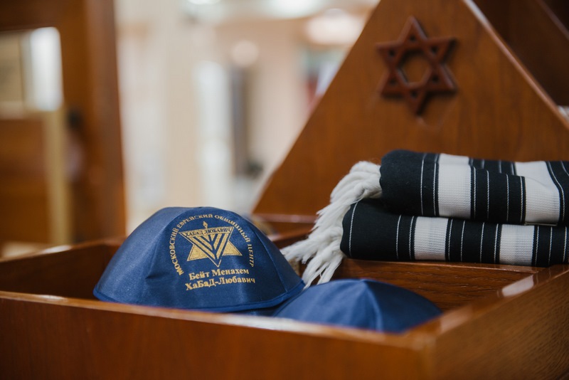 בירת רוסיה: מנייני קפסולות, תשליך, התרת נדרים ומוצאי החג