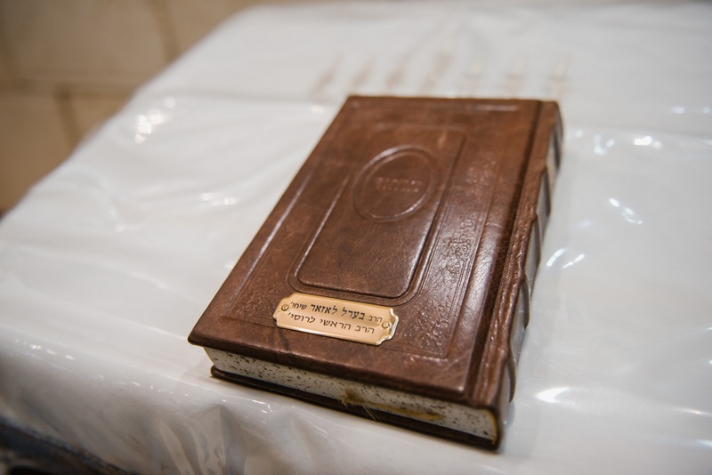 בירת רוסיה: מנייני קפסולות, תשליך, התרת נדרים ומוצאי החג