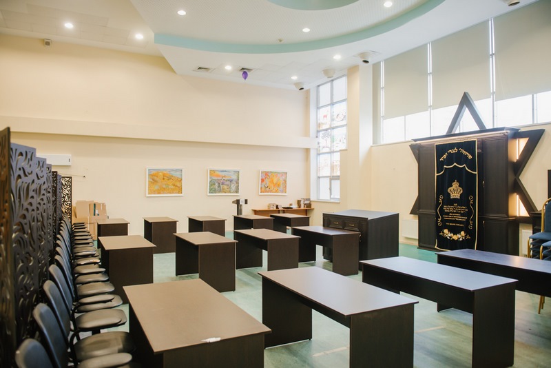 בירת רוסיה: מנייני קפסולות, תשליך, התרת נדרים ומוצאי החג