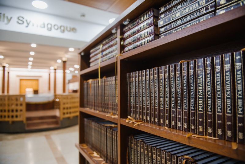 בירת רוסיה: מנייני קפסולות, תשליך, התרת נדרים ומוצאי החג