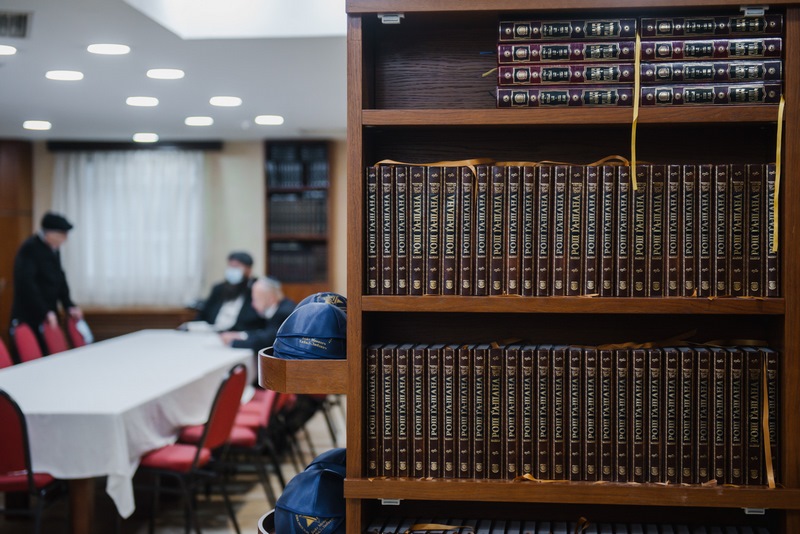 בירת רוסיה: מנייני קפסולות, תשליך, התרת נדרים ומוצאי החג