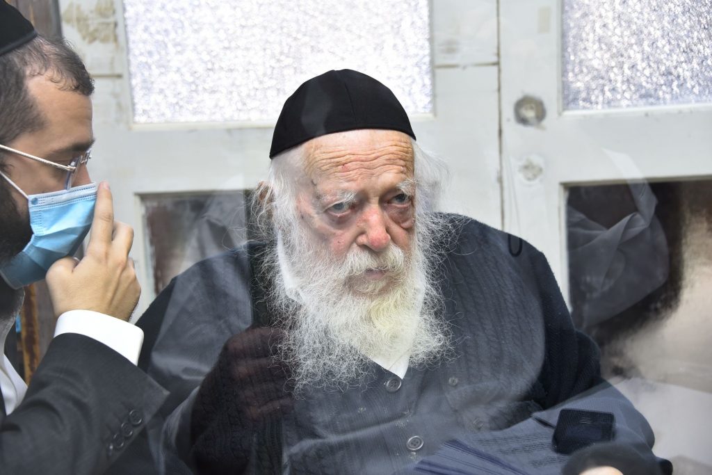 גלריה: שר התורה הגר"ח קנייבסקי בבדיקת ד' מינים