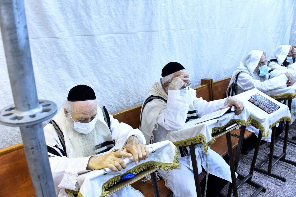 תיעוד מיוחד: 'כל נדרי' בפוניבז' תיעוד מיוחד: 'כל נדרי' בפוניבז'