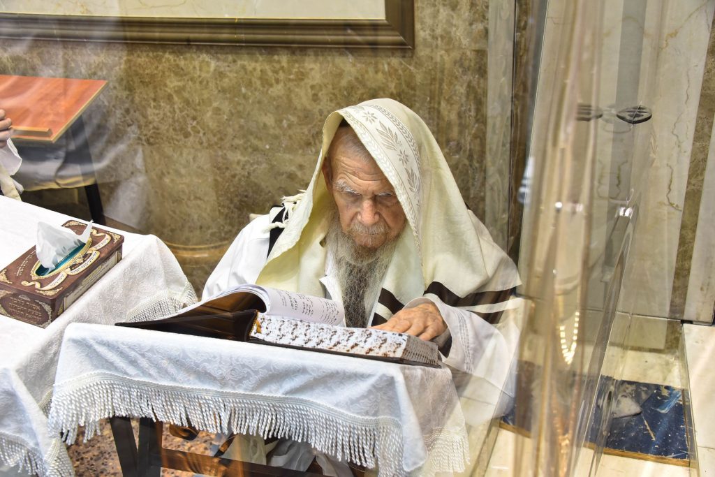 תיעוד מיוחד: 'כל נדרי' בפוניבז' תיעוד מיוחד: 'כל נדרי' בפוניבז'