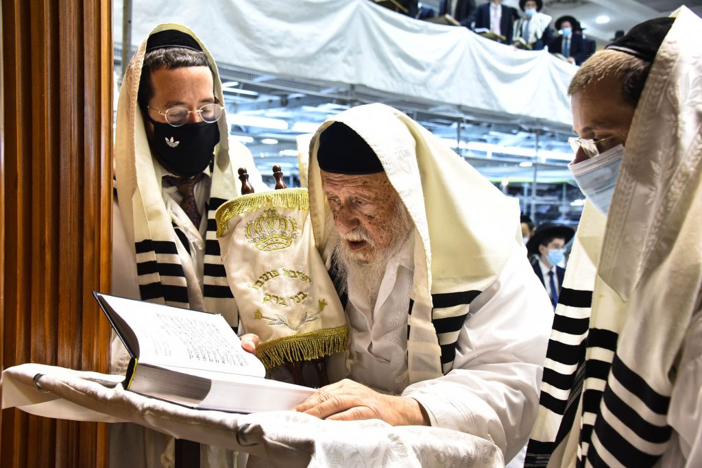 תיעוד מיוחד: 'כל נדרי' בפוניבז' תיעוד מיוחד: 'כל נדרי' בפוניבז'