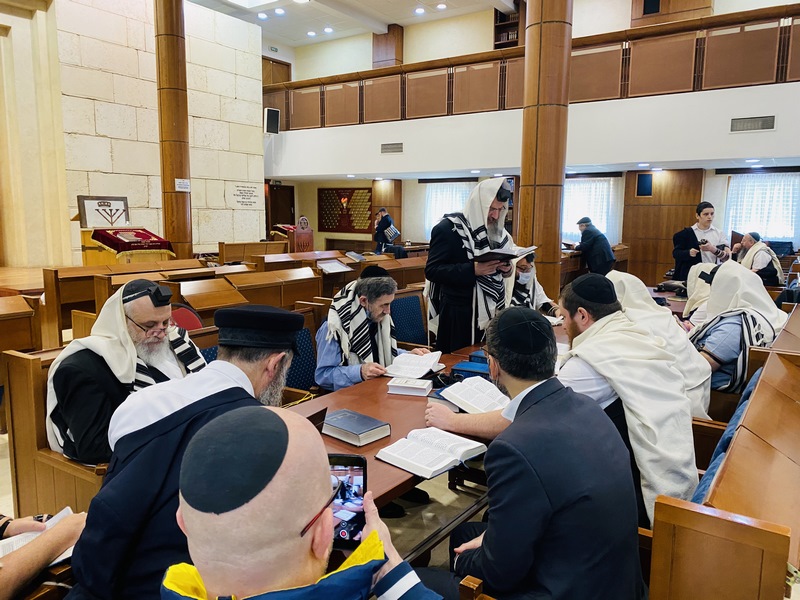 בירת רוסיה: מנייני קפסולות, תשליך, התרת נדרים ומוצאי החג